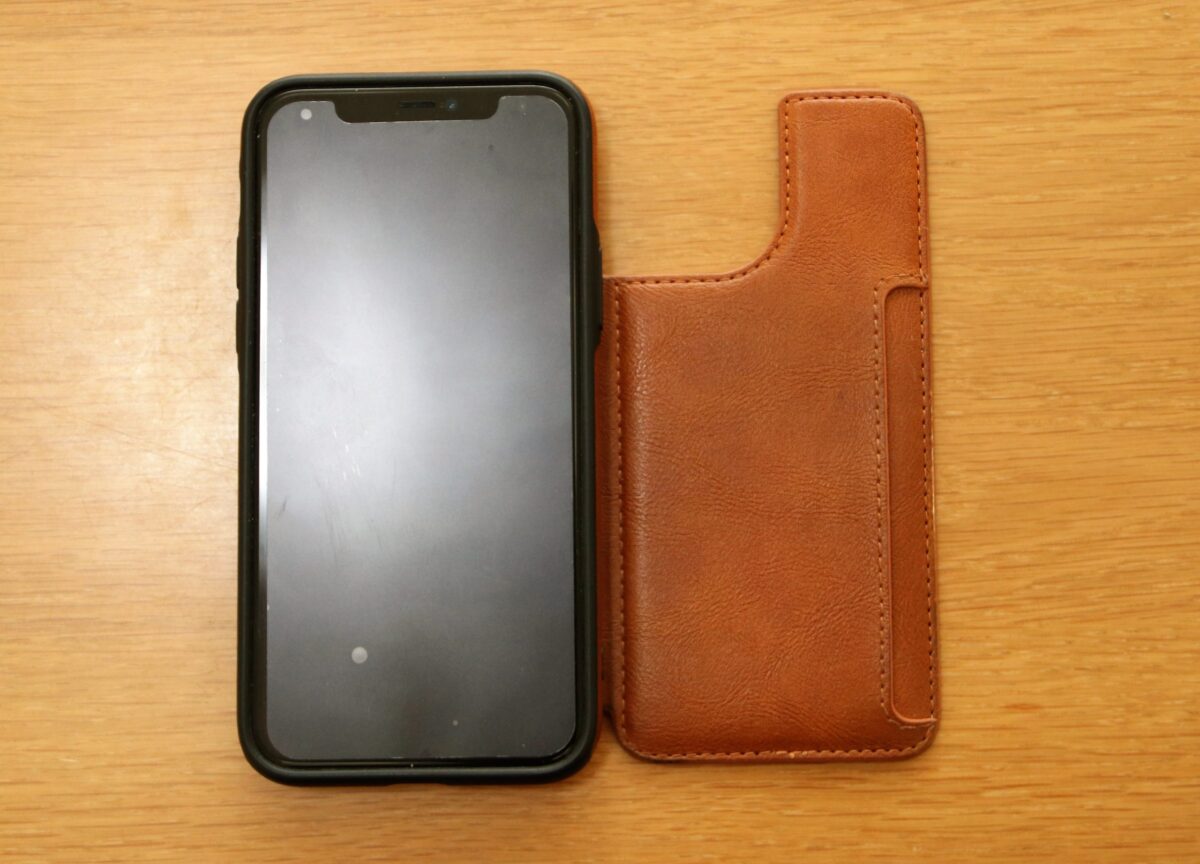 背面収納付きのスマホケース