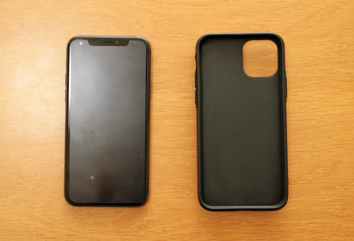 背面収納付きのスマホケース