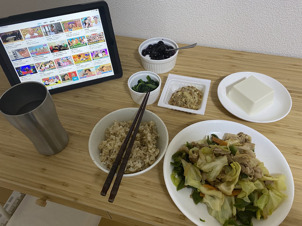 ミニマリストの食事風景